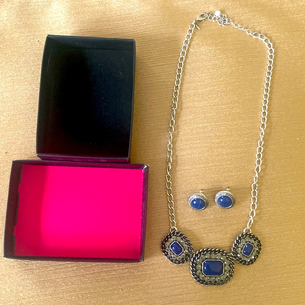 Avon “Beautifully Blue Necklace and Earring Gift Set”